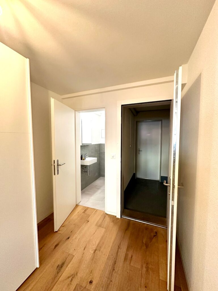 Fully Furnished Apartment for Sale in Basel with Private Terrace – Ideal Investment Opportunity 30 IMG_9671