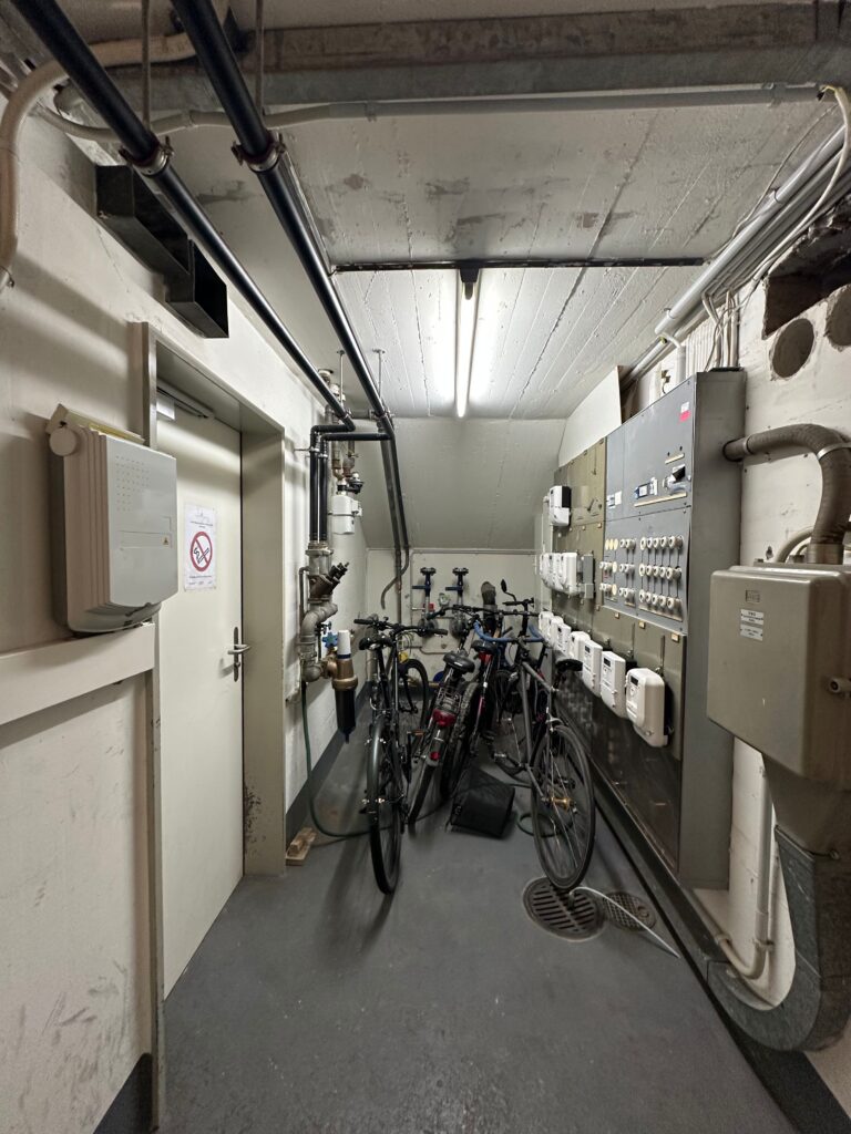 Fully Furnished Apartment for Sale in Basel with Private Terrace – Ideal Investment Opportunity 28 IMG_9673